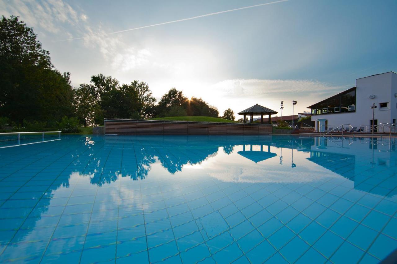 Hotel Alter Weissbraeu Bad Birnbach Bagian luar foto
