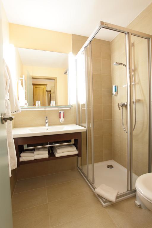 Hotel Alter Weissbraeu Bad Birnbach Bagian luar foto